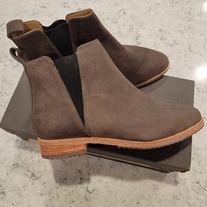 Nisolo Eva Everday Chelsea Bootie Grey Suede Womens Size 7.5 Like New